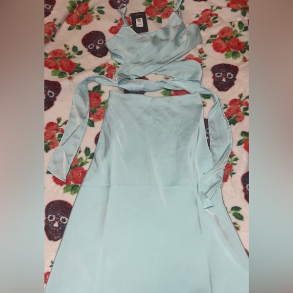 NWT XS Fashion Nova Skirt and Wrap Top Set - Picture 3 of 5